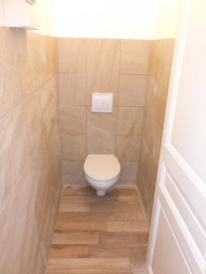 Home Staging : Relooking de toilettes avec un WC suspendu à Sausset-les-Pins