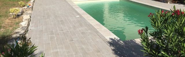 Réalisation d’une terrasse de piscine imitation parquet à Aix-en-Provence